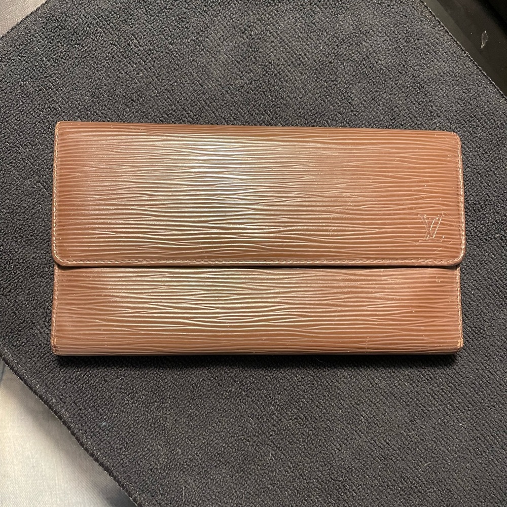Louis Vuitton Brown Epi Sarah Wallet